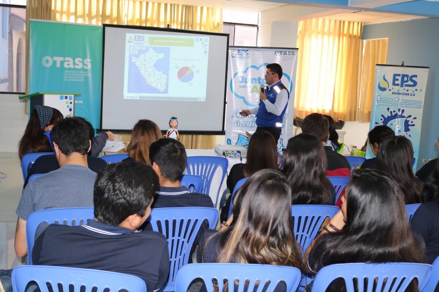 Estudiantes de la upt visitaron EPS Moquegua y se informaron de mejoras en la gestión con apoyo del OTASS