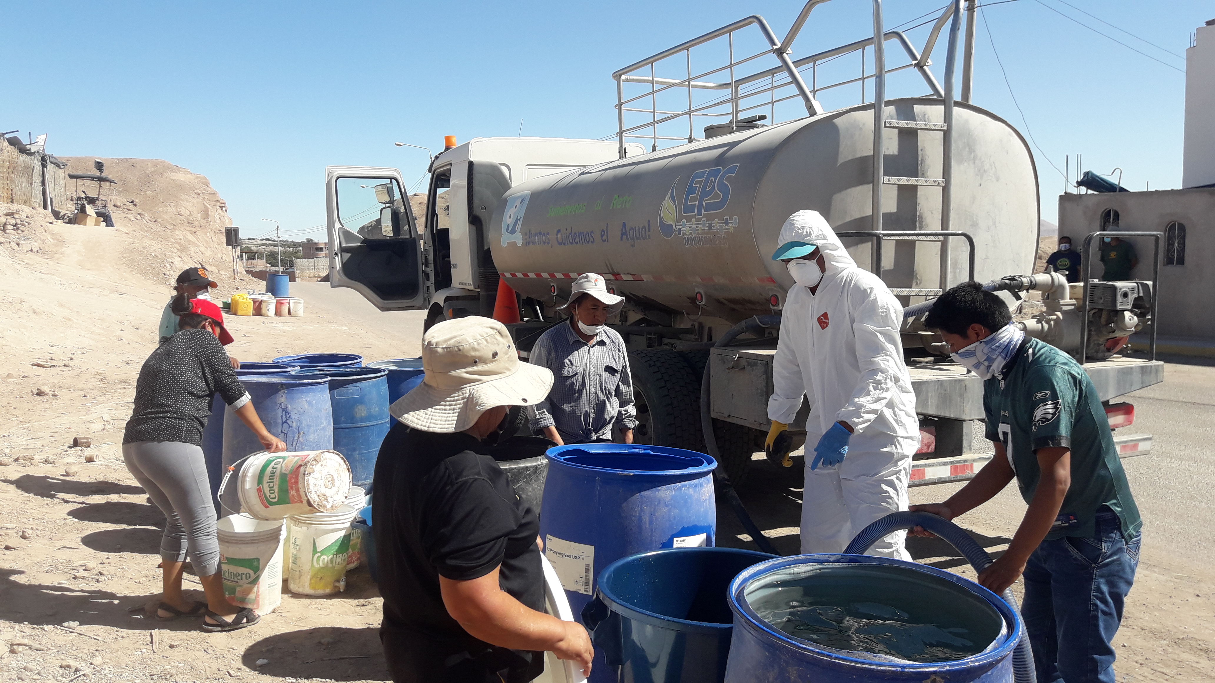 Se reinicia el reparto gratuito de agua potable a familias sin acceso a los servicios de saneamiento