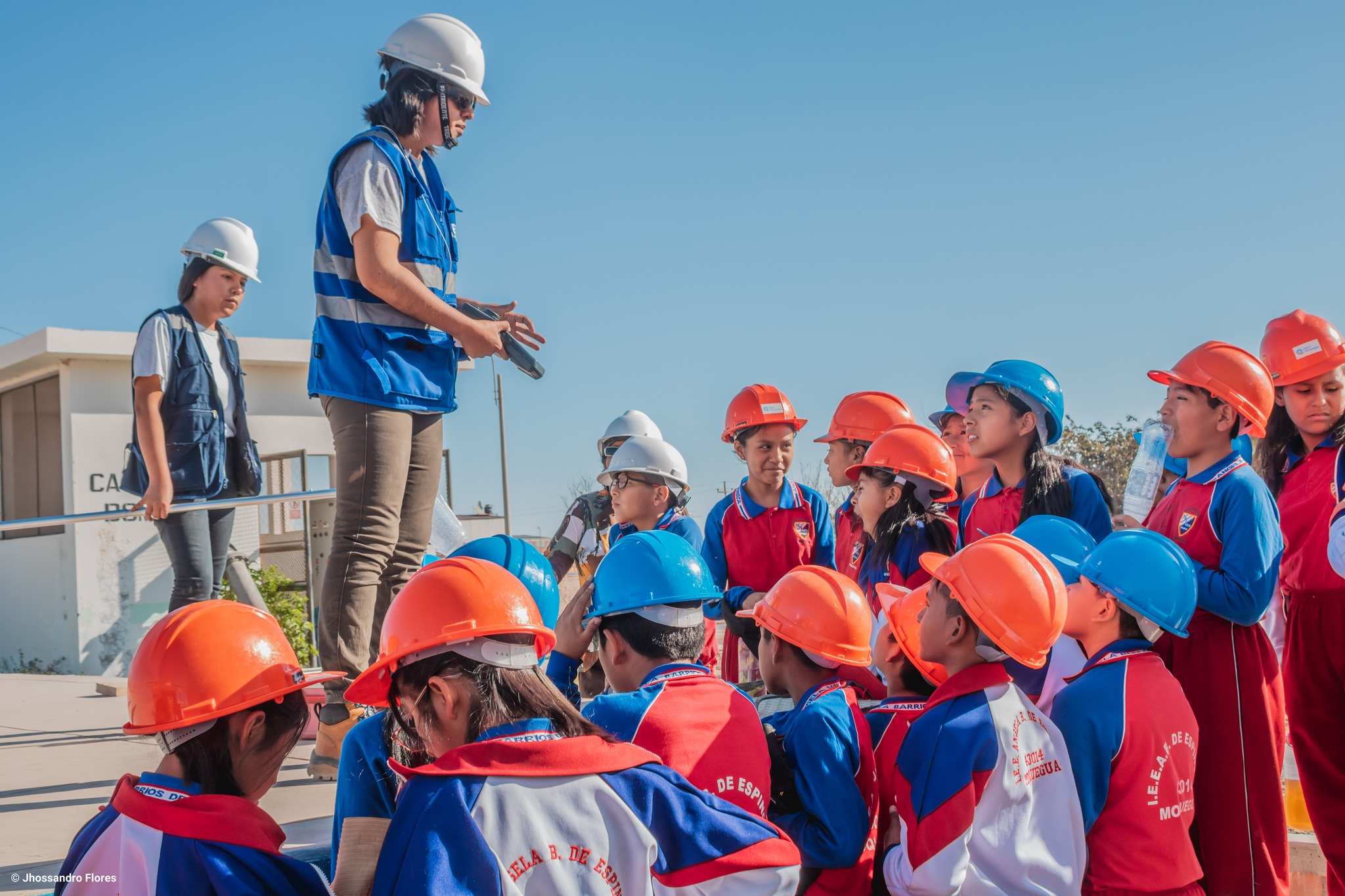 Cerca de 200 estudiantes de la I.E. Ángela Barrios de Espinoza aprendieron cómo el agua potable llega a los hogares